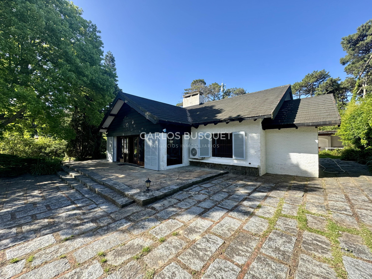 Casa ID.753 - Casa en venta de 6 dormitorios en Playa Mansa