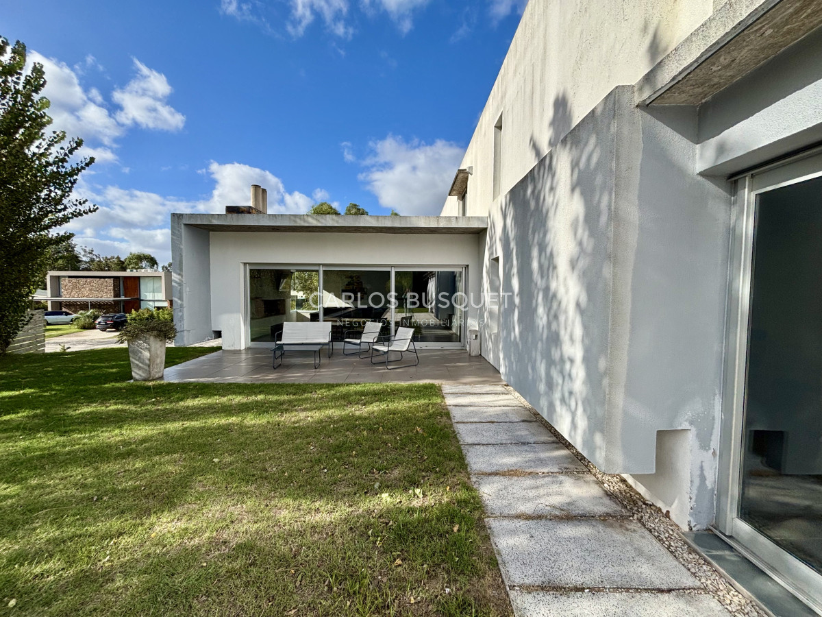 Casa ID.994 - Casa en venta de 4 dormitorios, en La Residence, Punta del Este