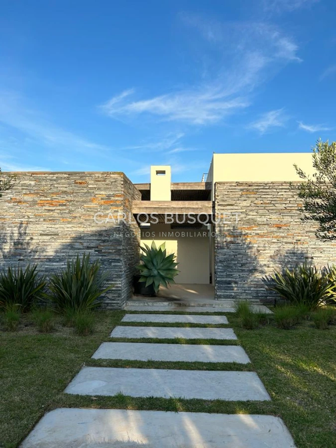 Casa ID.420 - Casa en alquiler, de 4 dormitorios, en Jose Ignacio, Club de Mar! 