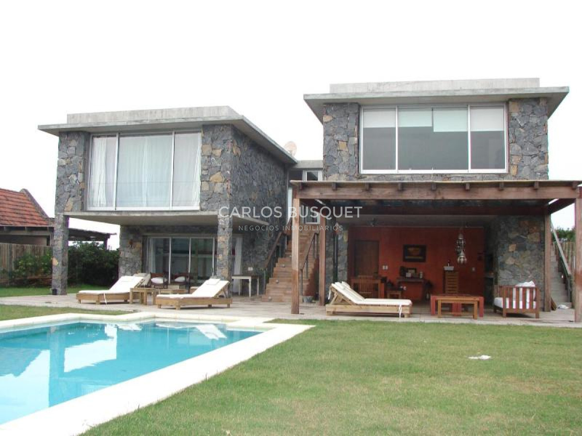 Casa ID.837 - Casa en alquiler temporal de 4 dormitorios en Jose Ignacio, Club de Mar