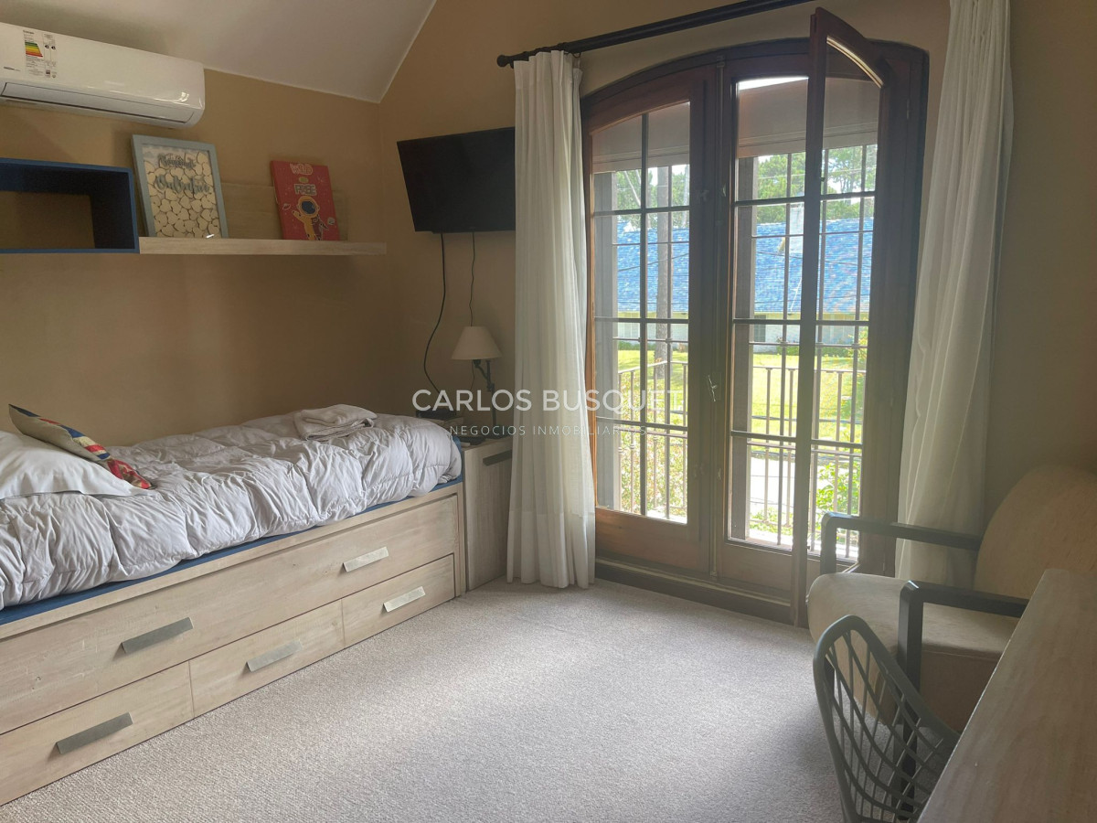 Casa ID.885 - Hermosa casa ubicada en Playa Mansa Punta Del Este