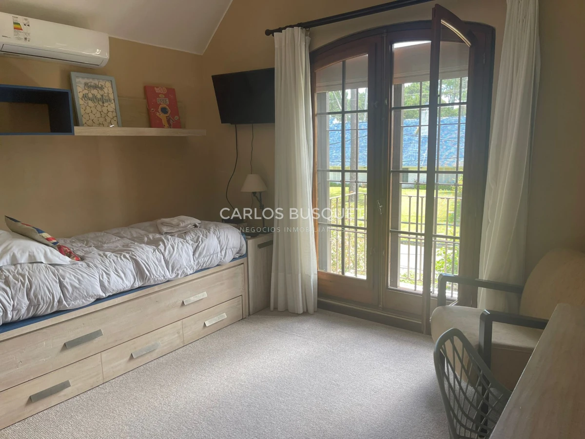 Casa ID.885 - Casa en venta de 4 dormitorios en playa Mansa