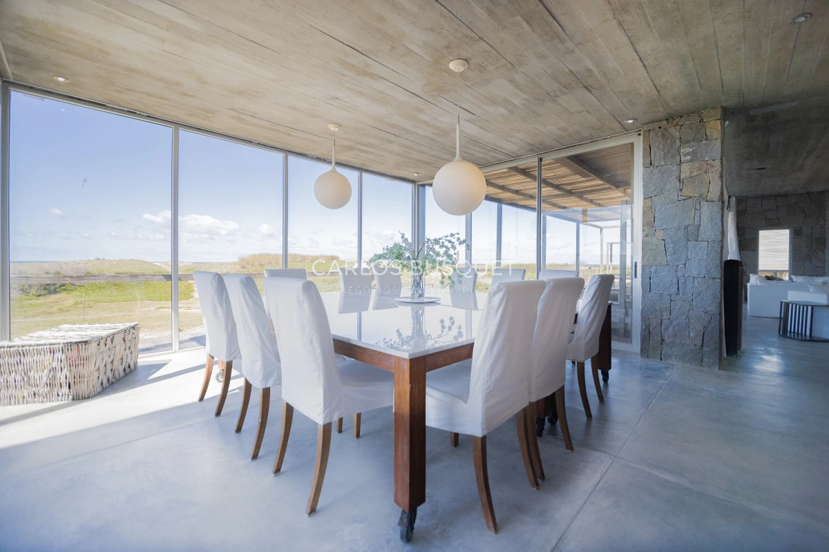 Casa ID.244 - Casa en Venta, de 6 dormitorios, en Santa Monica, sobre el mar