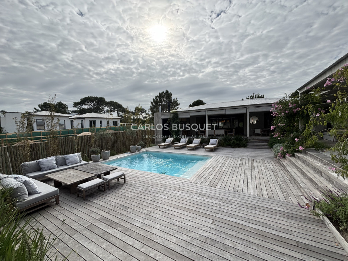 Casa ID.1655 - Casa en venta de 5 dormitorios en suite en Pinar del Faro, José Ignacio
