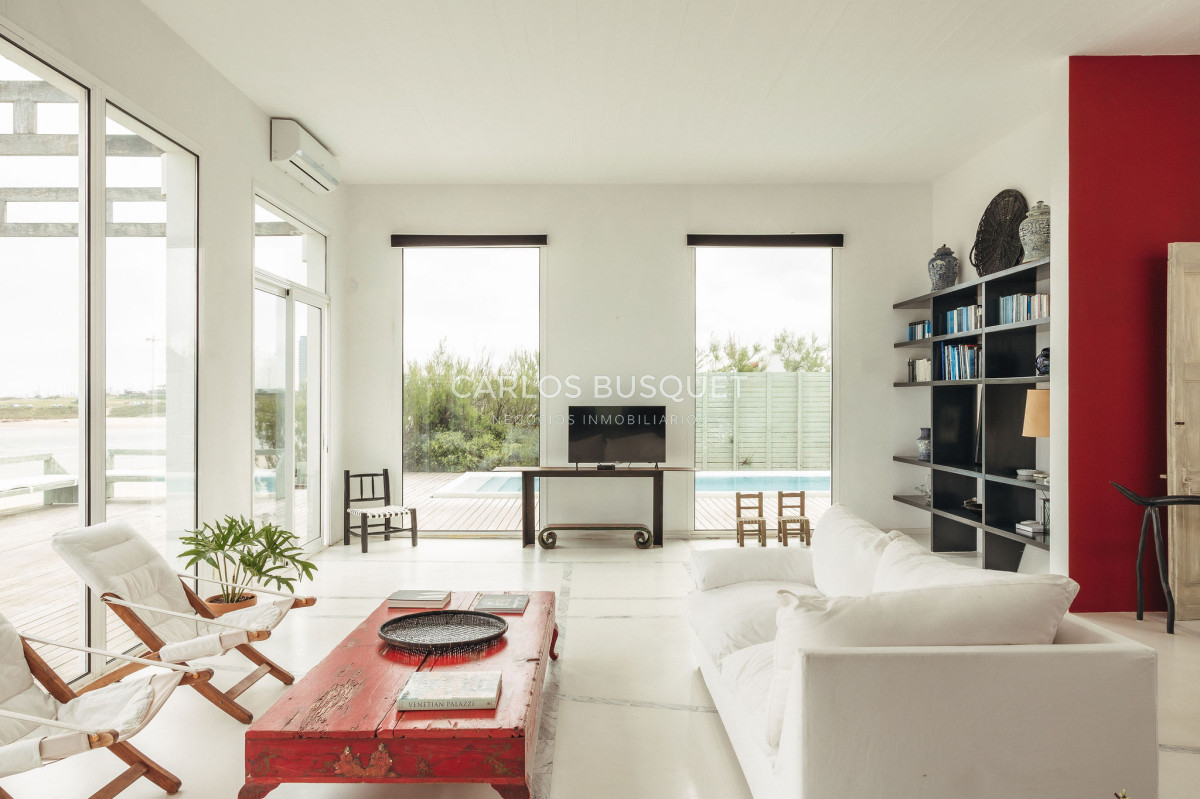 Casa ID.1219 - Casa en alquiler temporal de 4 dormitorios en La Barra, sobre el Mar