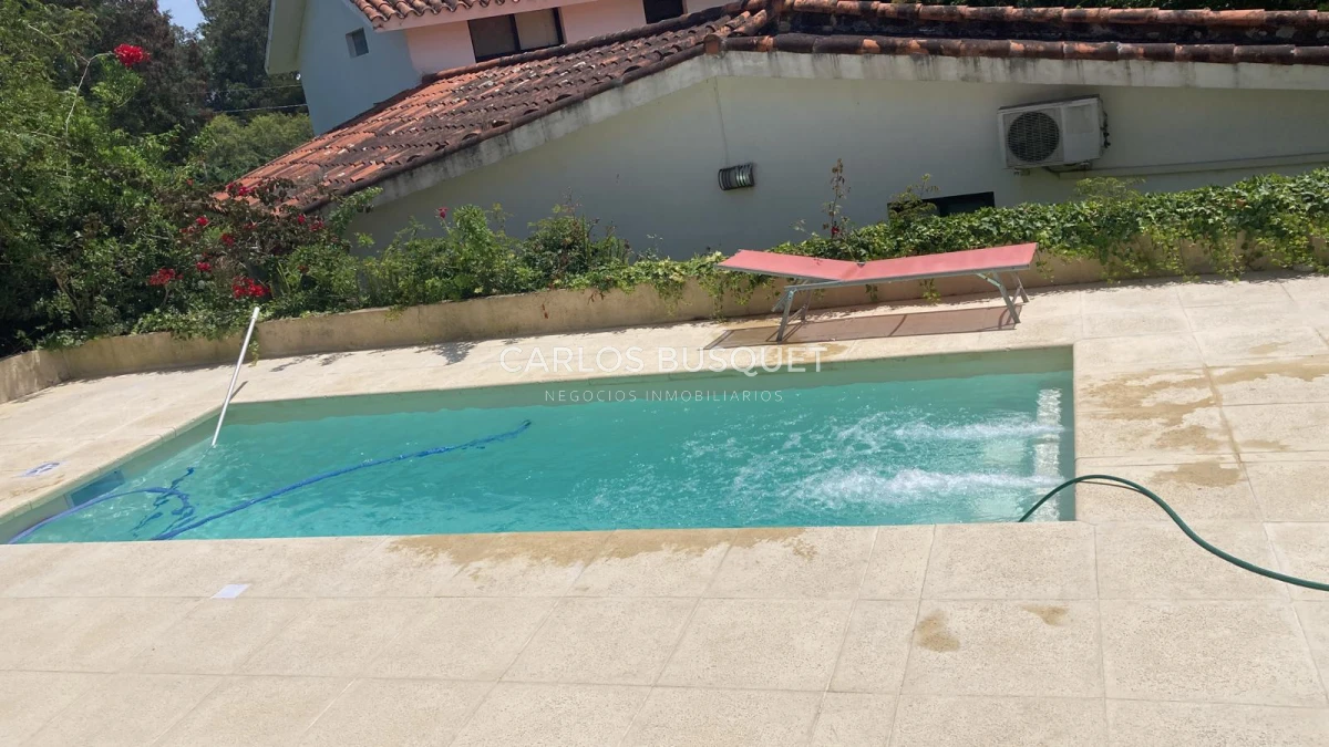 Casa ID.1040 - Casa en venta de 3 dormitorios en Pinares con Piscina