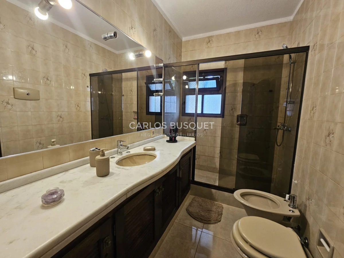 Casa ID.1513 - Gran casa en venta en zona comercial de Lugano San Rafael