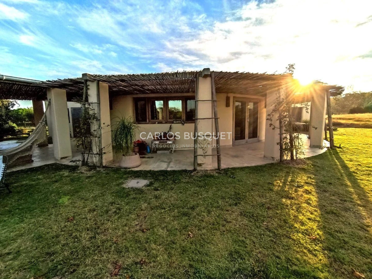 Casa ID.419 - Chacra en venta con casa de 4 dormitorios, en Camino Medellin.