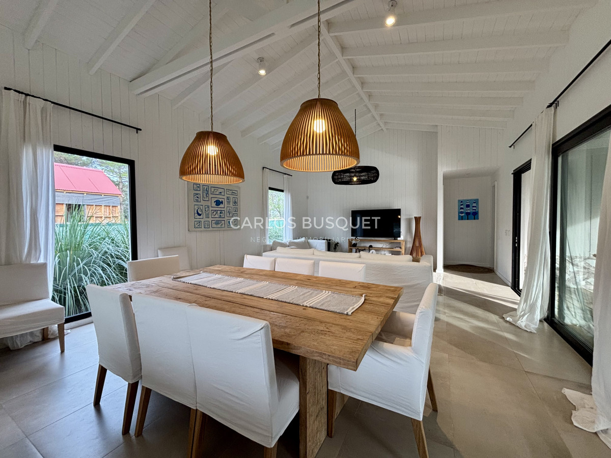 Casa ID.1094 - Casa en venta de 4 dormitorios en la Barra, Barrio Don Miguel 