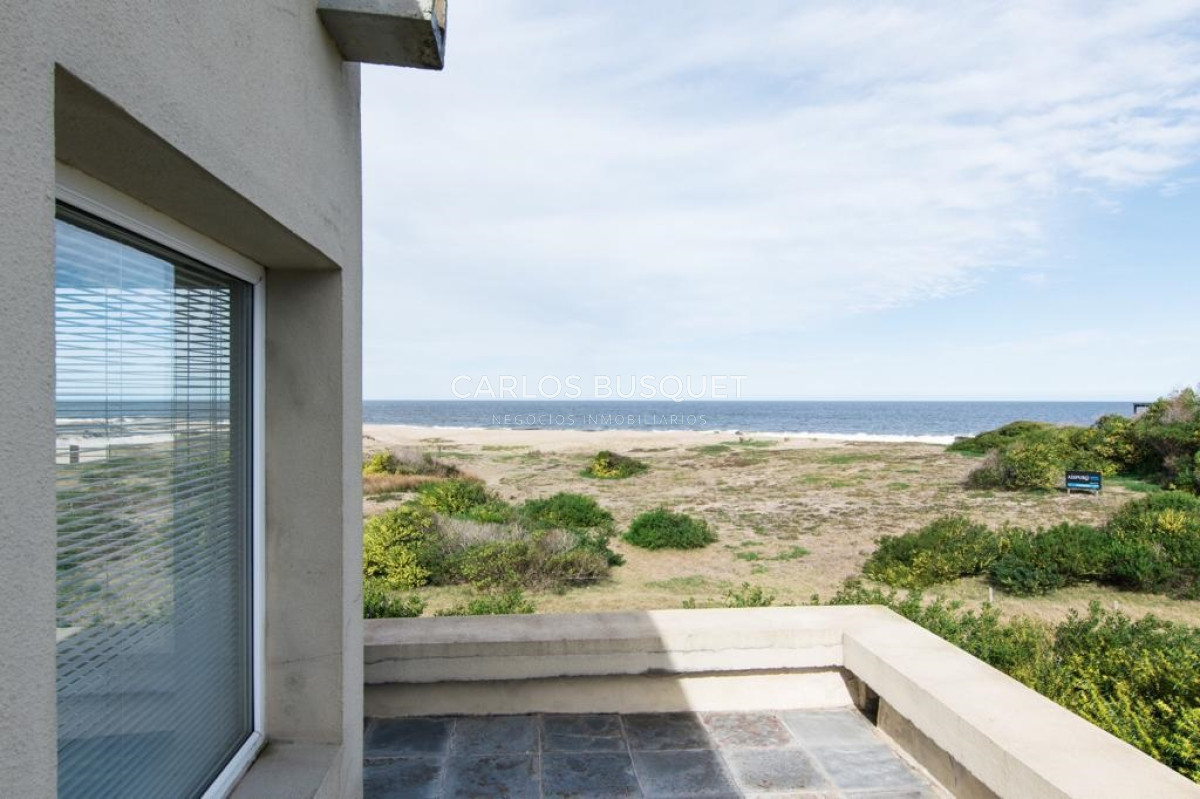 Casa ID.137 - Espectacular Casa en venta de 4 dormitorios, frente al mar en Santa Monica!