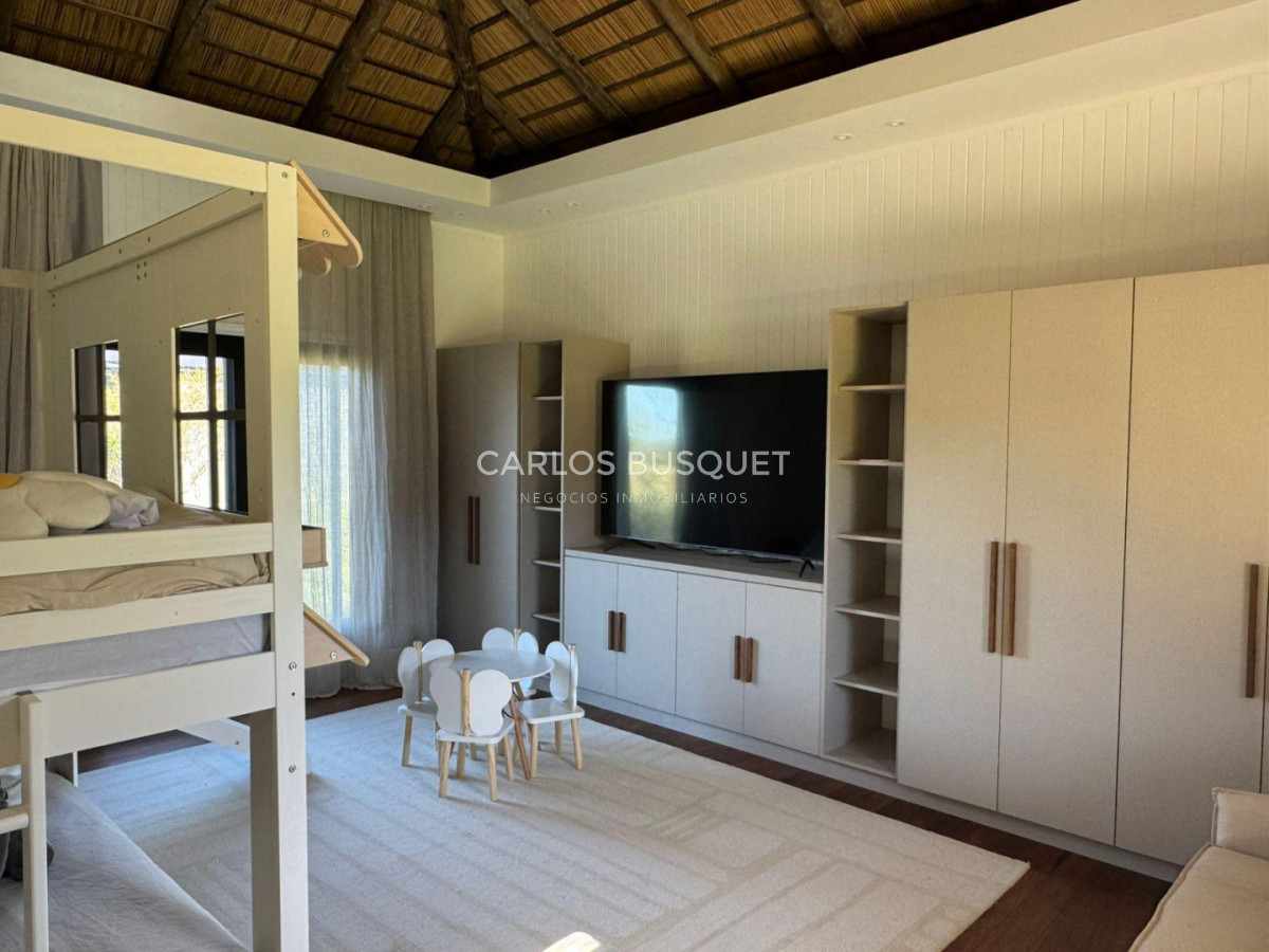 Casa ID.1646 - Venta casa de 4 dormitorios y servicio en Puerto Quetzal, La Barra