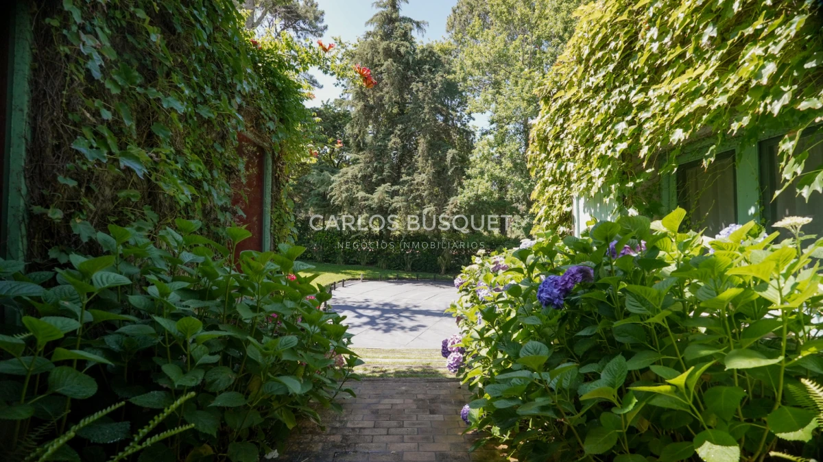 Casa ID.1311 - Venta casa de 5 dormitorios en barrio Golf, Punta del Este