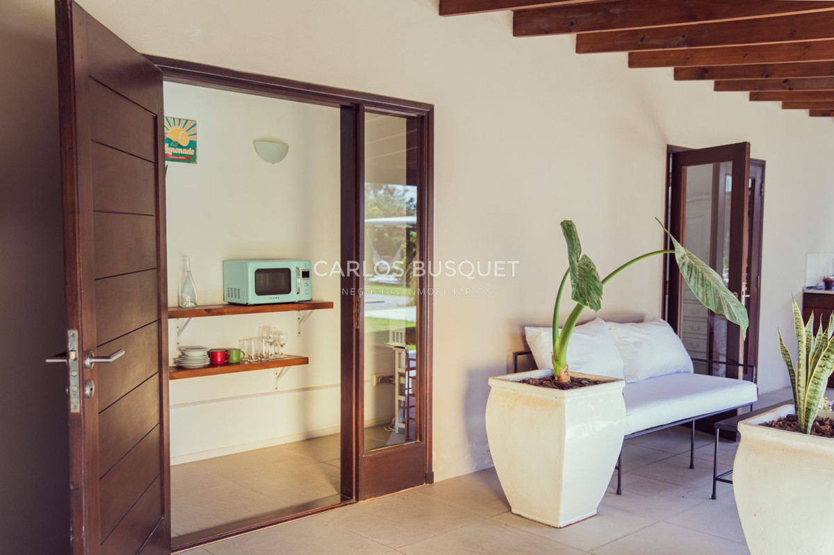 Casa ID.1317 - Espectacular casa estilo chacra en la barra en alquiler temporal 5 dormitorios