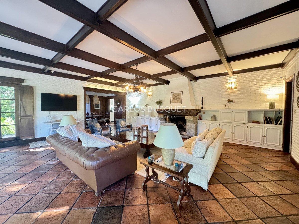 Casa ID.753 - Casa en venta de 6 dormitorios en Playa Mansa