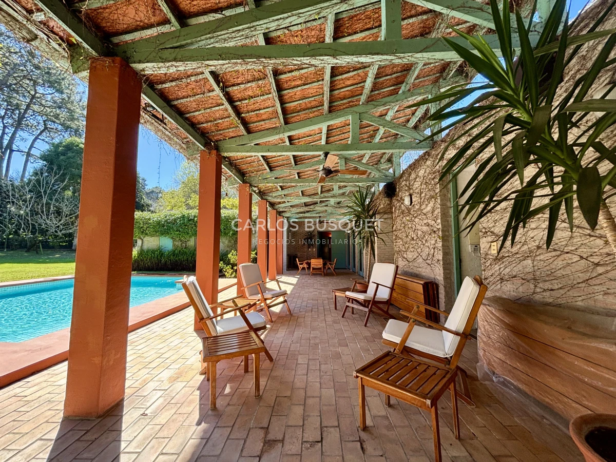 Casa ID.1311 - Venta casa de 5 dormitorios en barrio Golf, Punta del Este