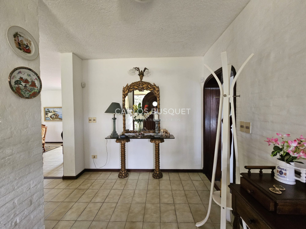 Casa ID.1513 - Gran casa en venta en zona comercial de Lugano San Rafael