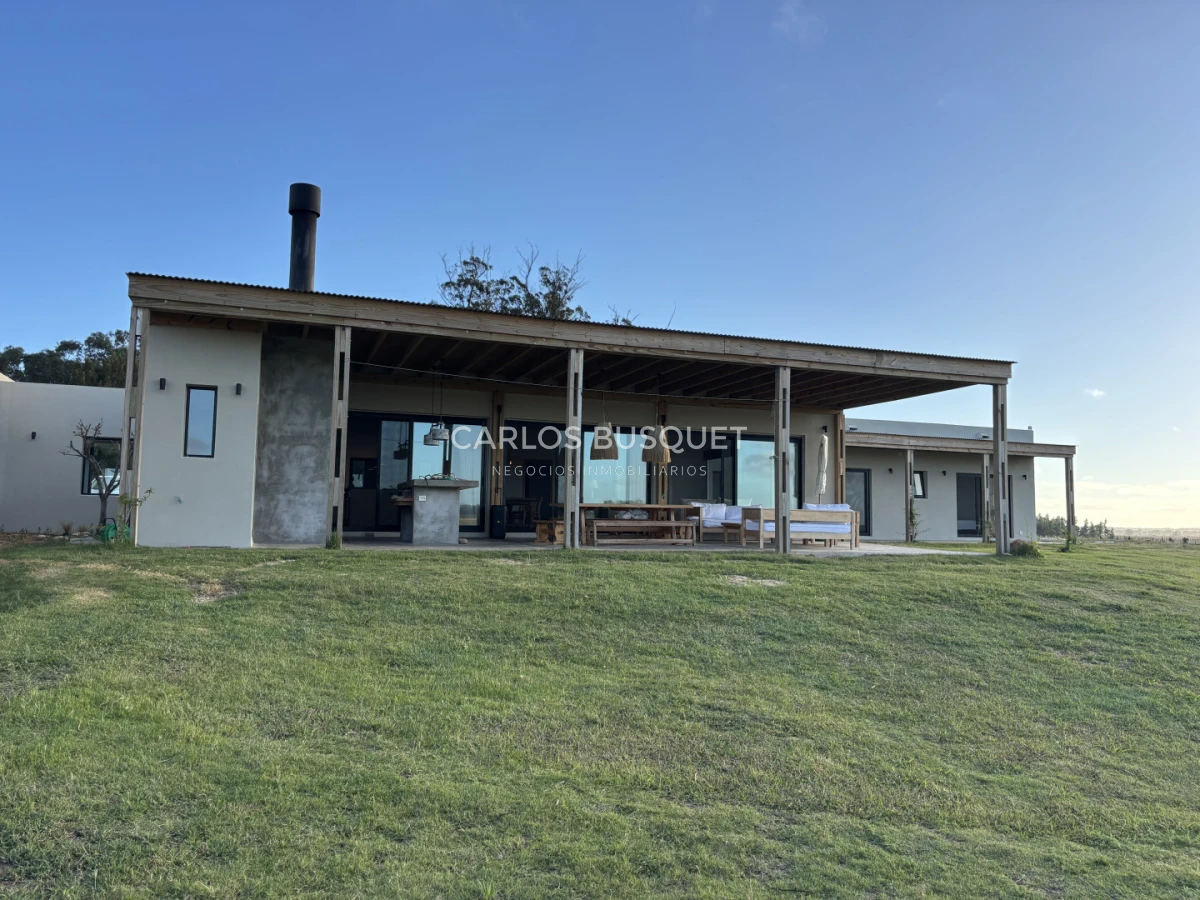 Casa ID.1296 - Chacra en alquiler temporal de 5 dormitorios, en Camino Medellin