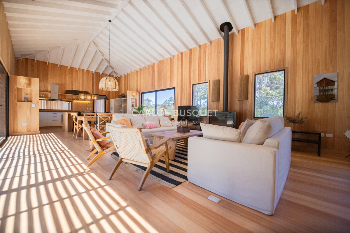 Casa ID.323 - Casa en venta de 4 dormitorios, en Jose Ignacio, Barrio Laguna Escondida