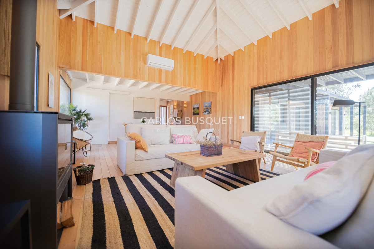 Casa ID.323 - Casa en venta de 4 dormitorios, en Jose Ignacio, Barrio Laguna Escondida