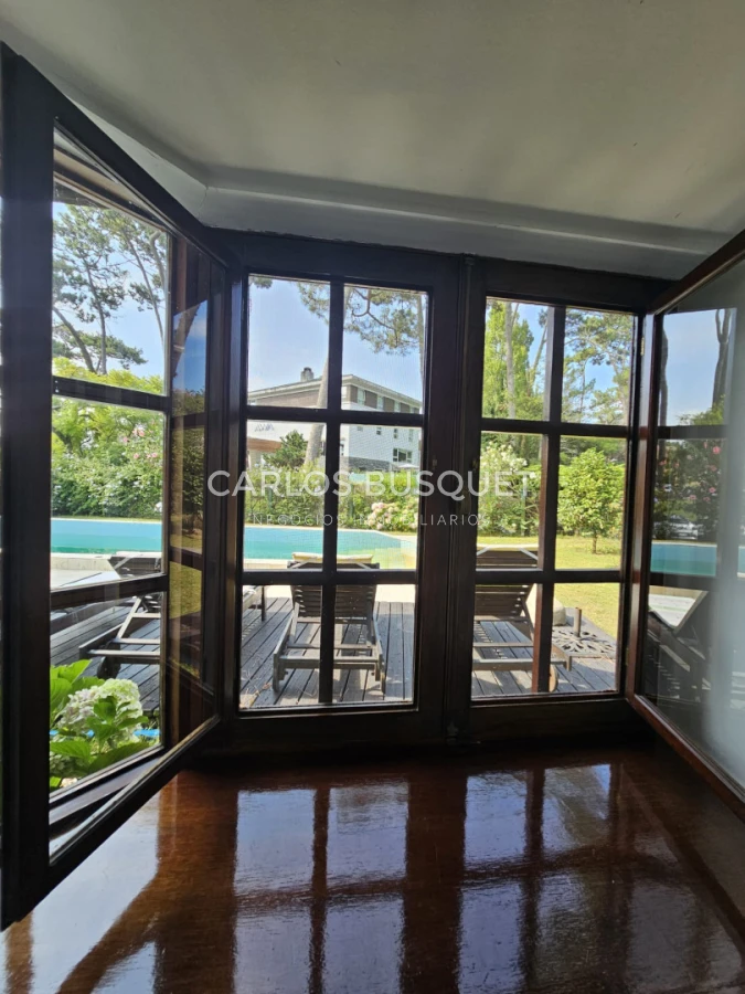 Casa ID.1513 - Gran casa en venta en zona comercial de Lugano San Rafael