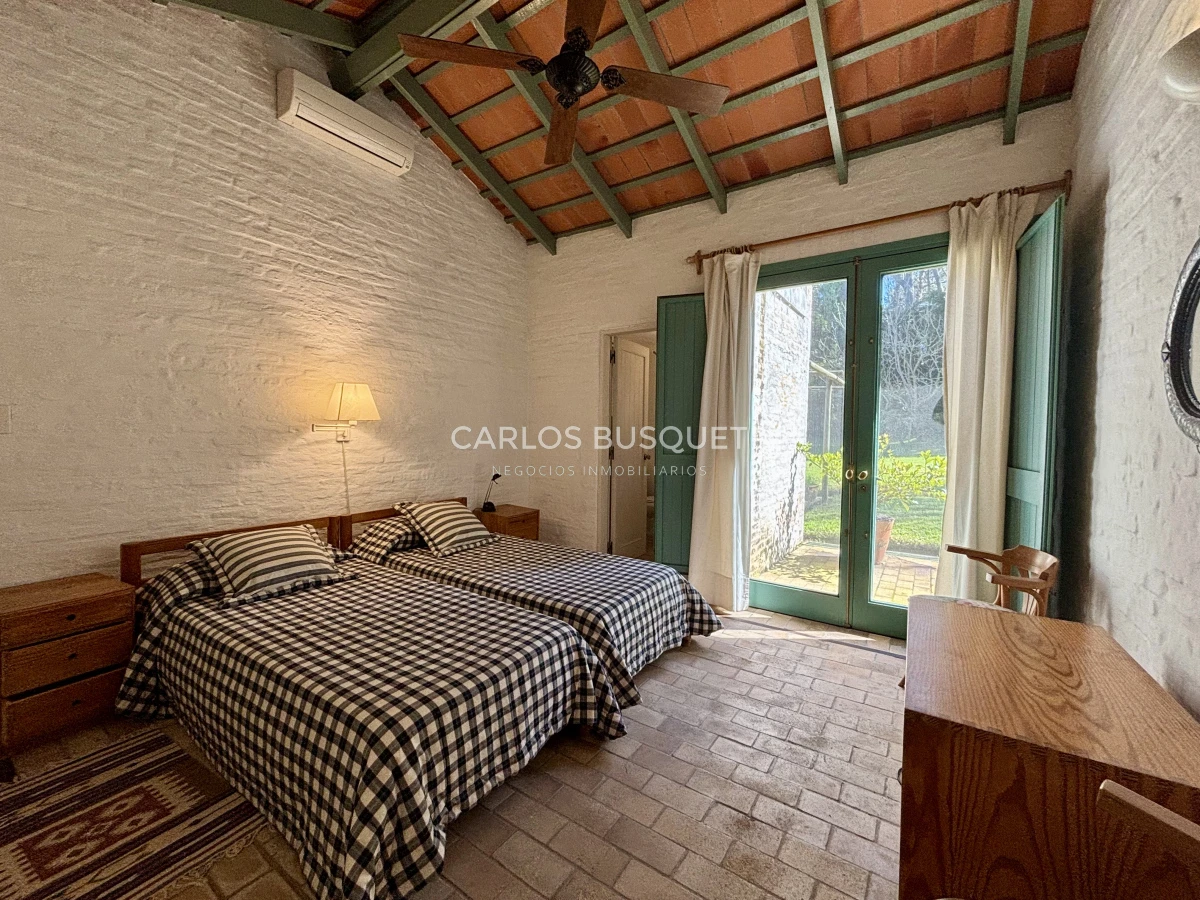 Casa ID.1311 - Venta casa de 5 dormitorios en barrio Golf, Punta del Este