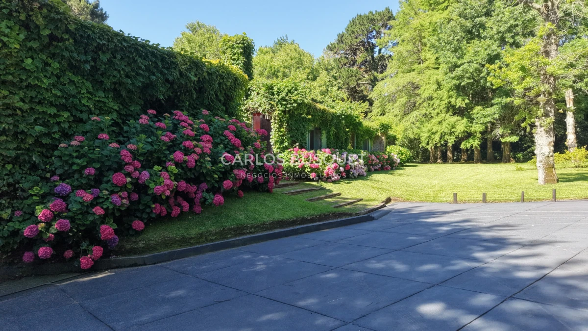 Casa ID.1311 - Venta casa de 5 dormitorios en barrio Golf, Punta del Este