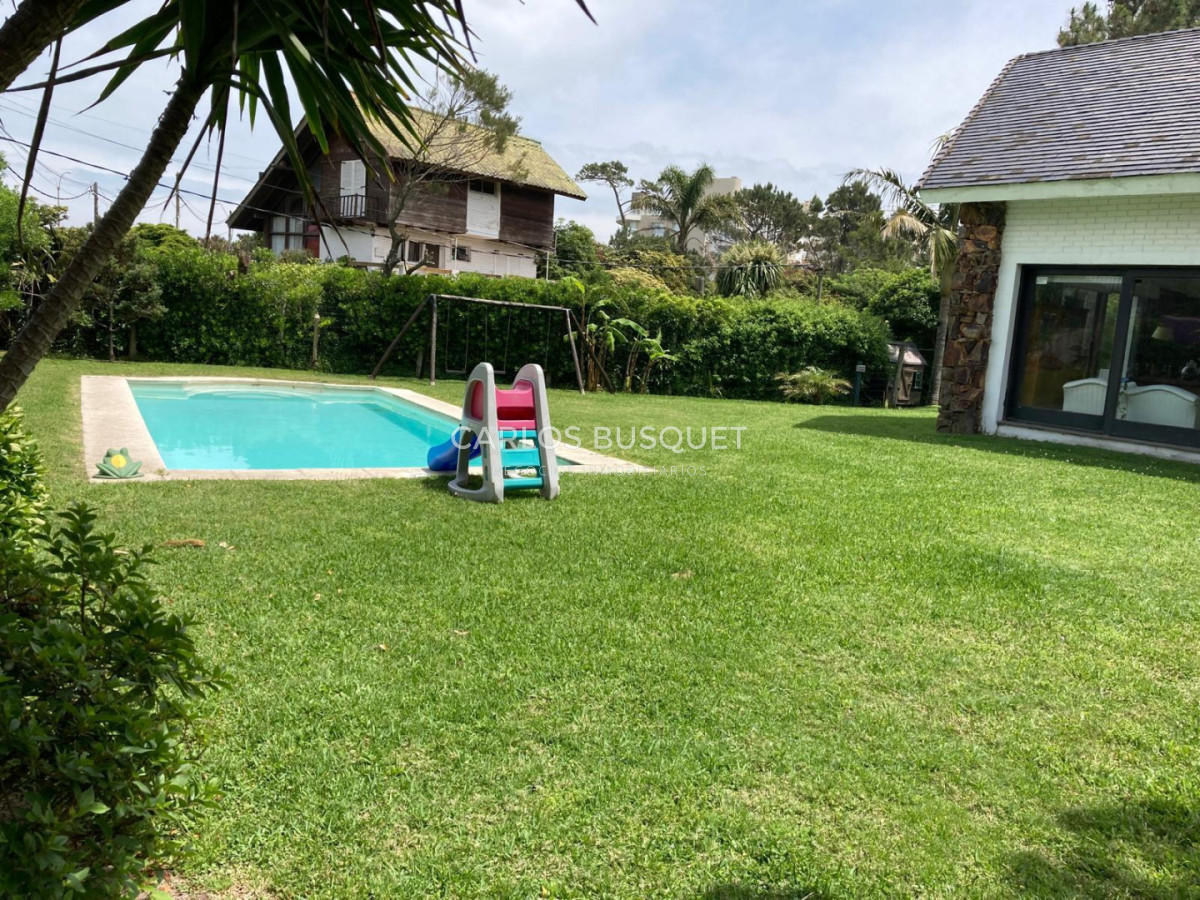 Casa ID.1784 - Alquiler temporal casa en Playa Mansa, Punta Del Este 4 dormitorios