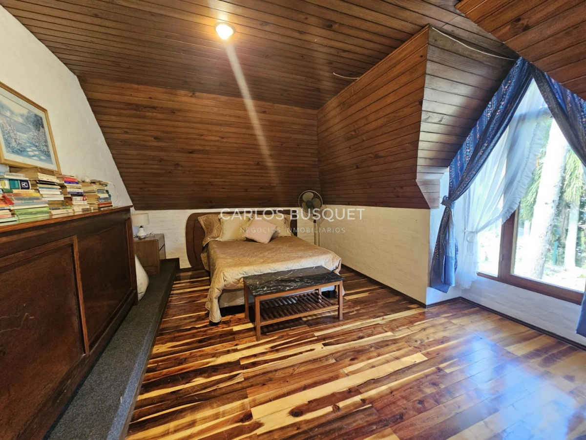 Casa ID.1513 - Gran casa en venta en zona comercial de Lugano San Rafael