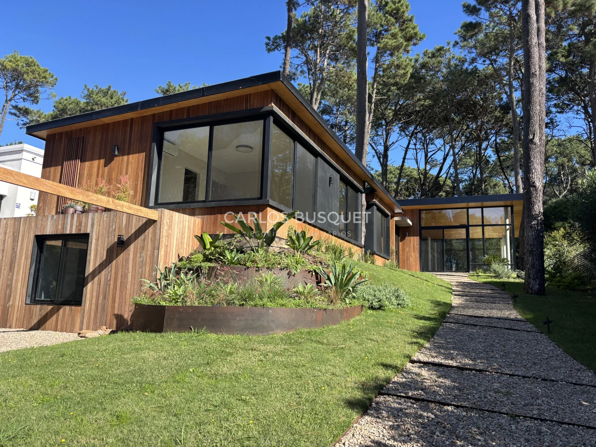 Casa ID.891 - Casa en venta de 4 dormitorios, en Rincon del Indio 