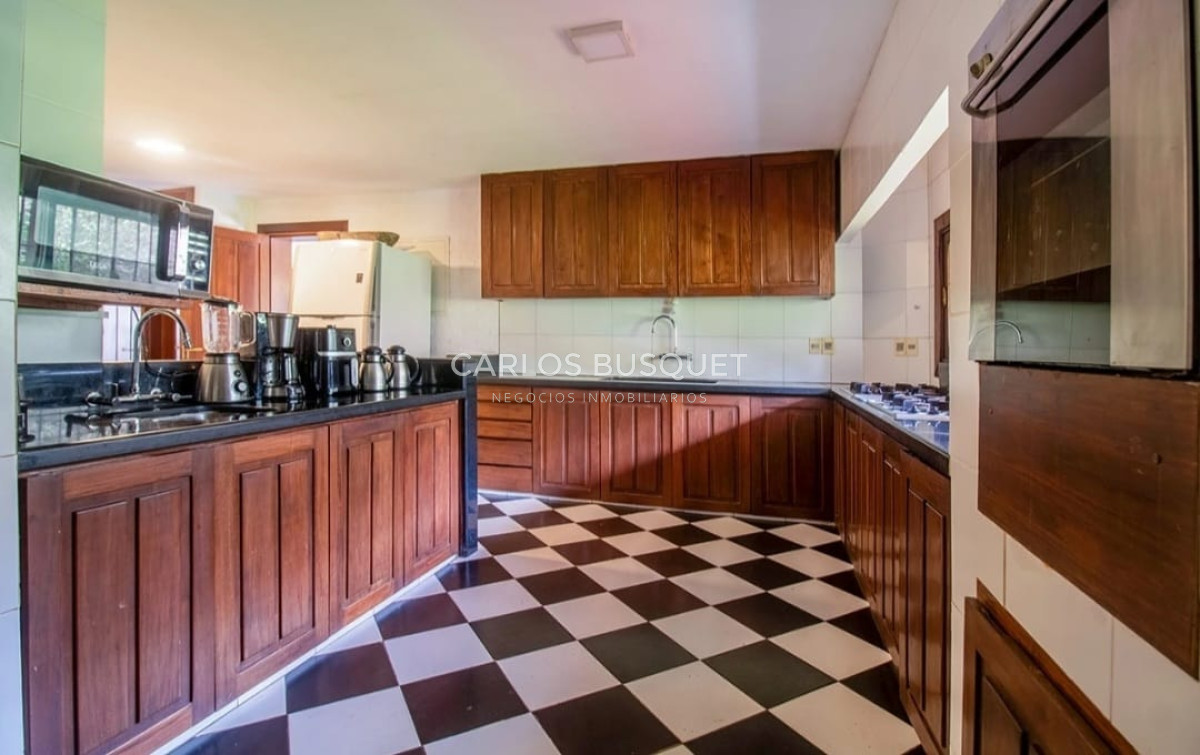 Casa ID.1297 - Espectacular mansion en barrio Berverly hills en venta Punta del este