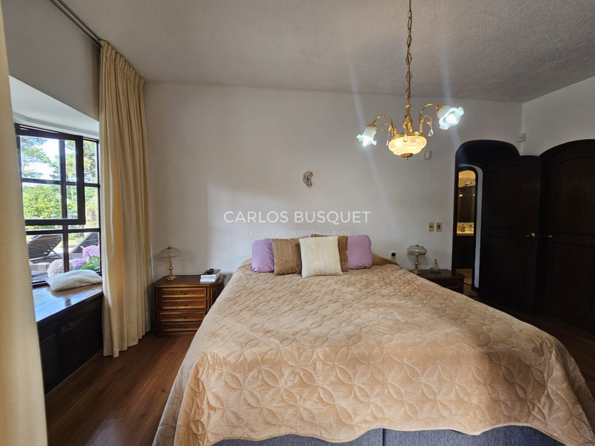 Casa ID.1513 - Gran casa en venta en zona comercial de Lugano San Rafael