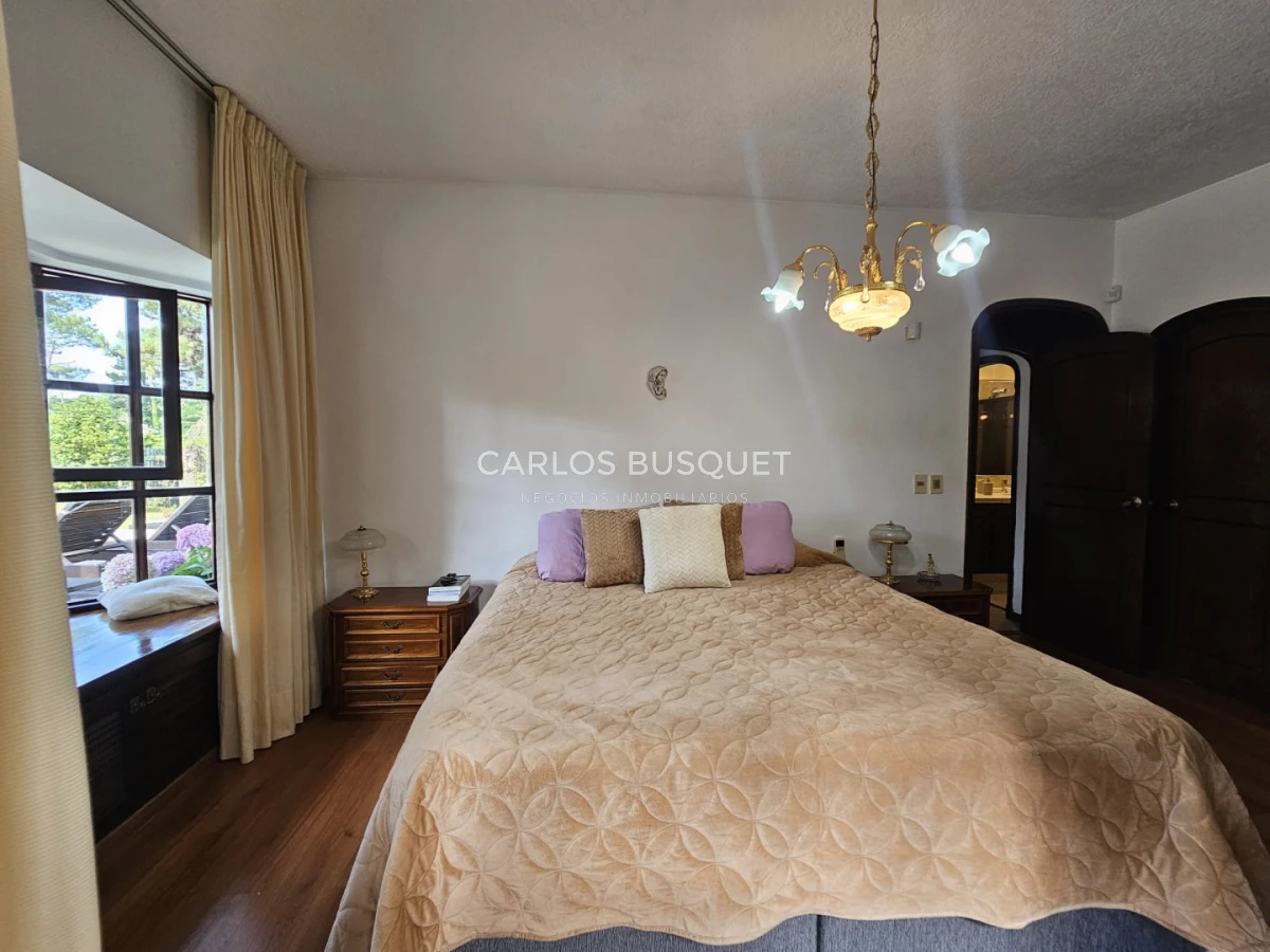 Casa ID.1513 - Gran casa en venta en zona comercial de Lugano San Rafael