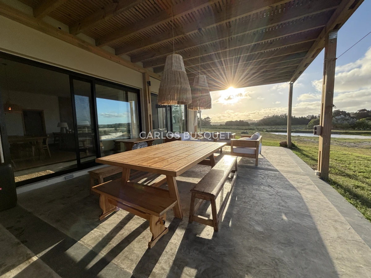 Casa ID.1296 - Chacra en alquiler temporal de 5 dormitorios, en Camino Medellin