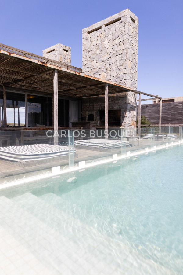 Casa ID.244 - Casa en Venta, de 6 dormitorios, en Santa Monica, sobre el mar