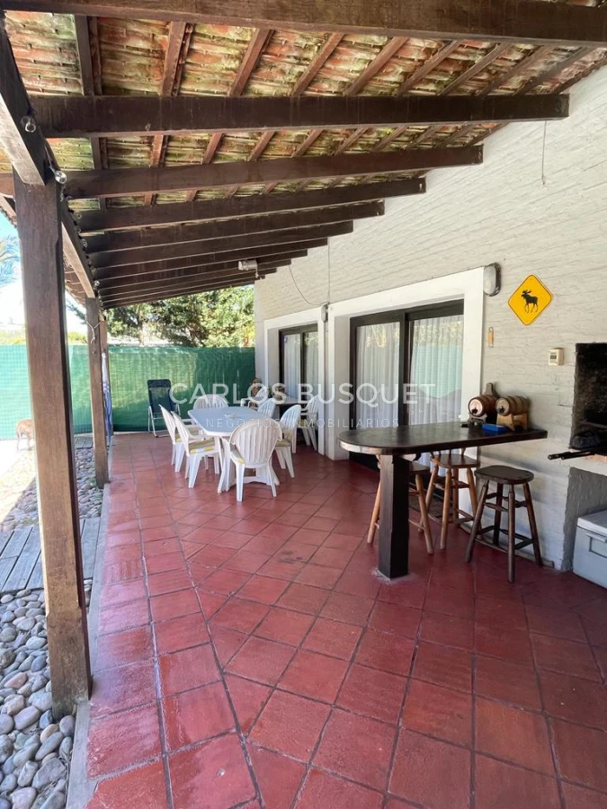 Casa ID.1262 - Casa en alquiler de temporada en barrio Lugano Punta del este 3 dormitorios con piscina