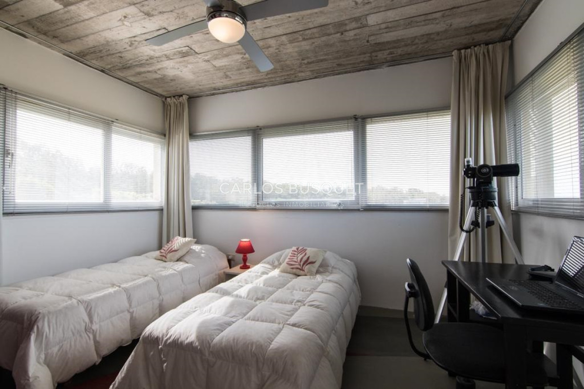 Casa ID.137 - Espectacular Casa en venta de 4 dormitorios, frente al mar en Santa Monica!