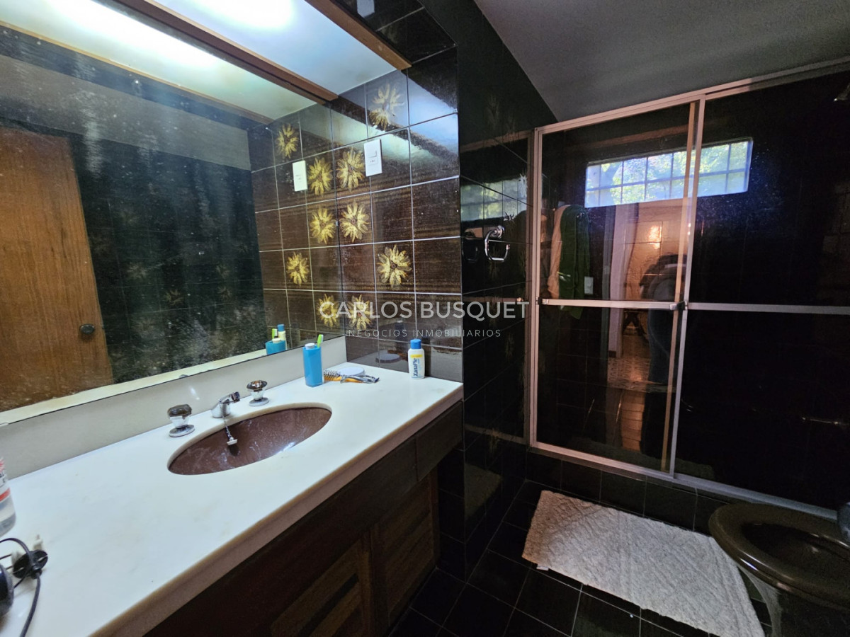 Casa ID.1512 - Casa en venta en barrio Lugano