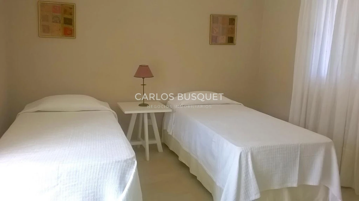 Casa ID.384 - Casa en alquiler temporal, de 6 dormitorios, en Playa  Barava