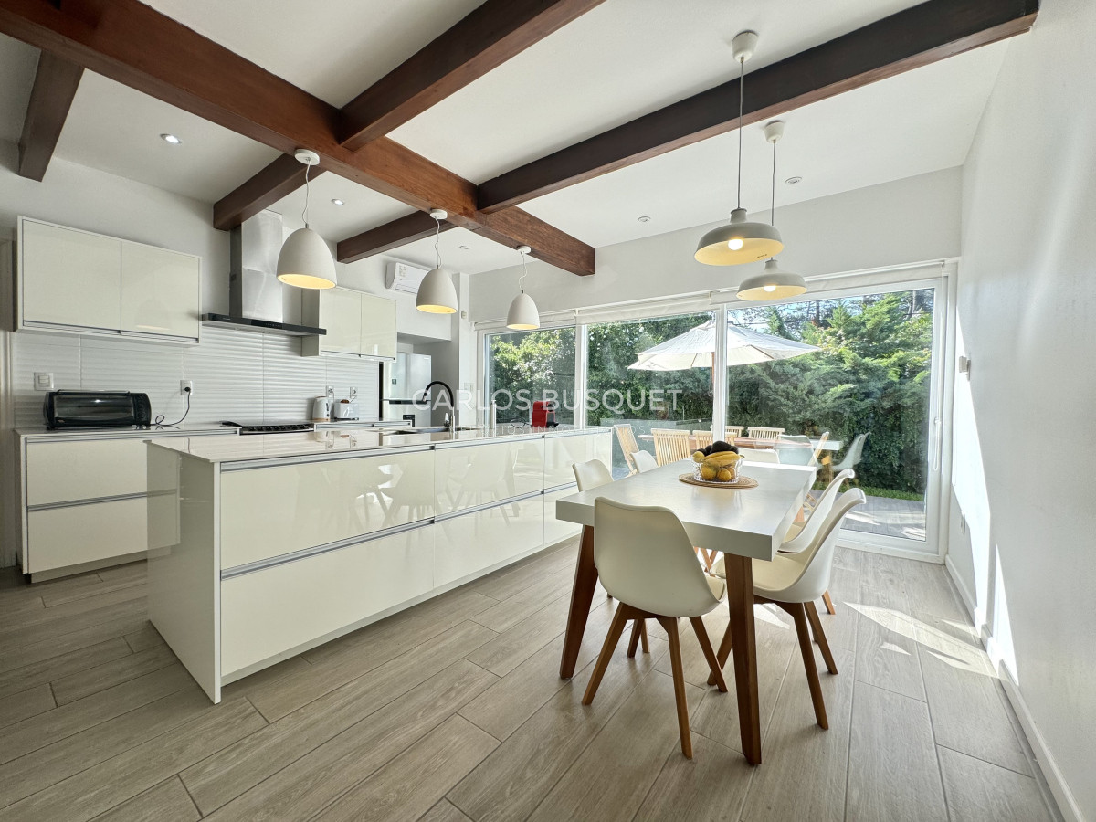 Casa ID.753 - Casa en venta de 6 dormitorios en Playa Mansa