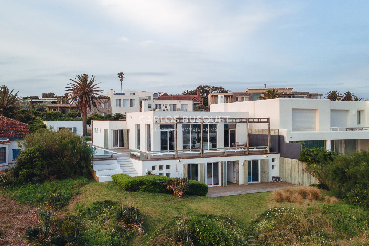 Casa ID.1219 - Casa en alquiler temporal de 4 dormitorios en La Barra, sobre el Mar