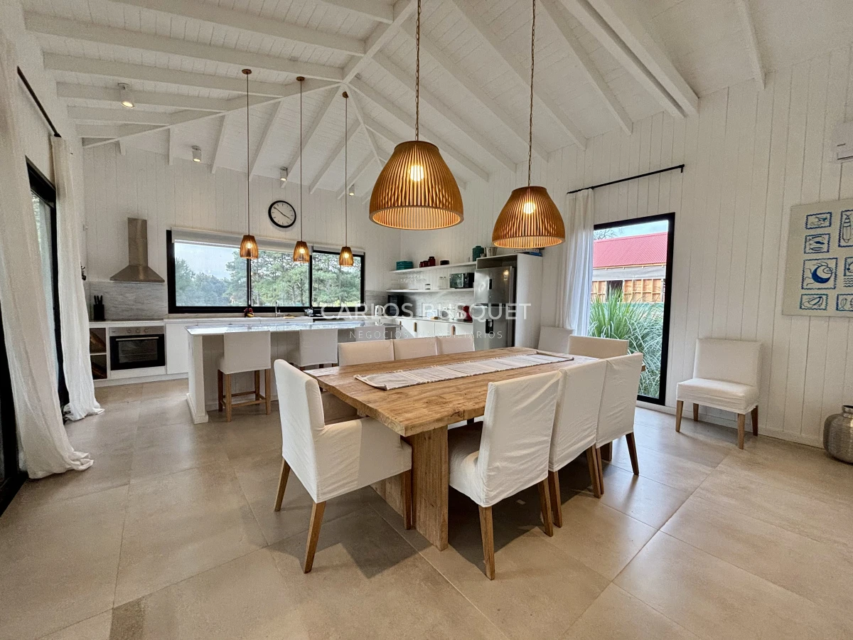 Casa ID.1094 - Casa en venta de 4 dormitorios en la Barra, Barrio Don Miguel 