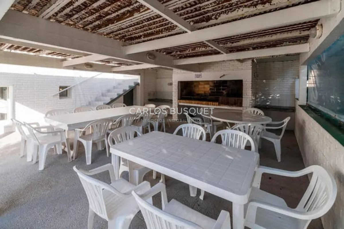 Casa ID.1628 - Casa en alquier temporal de 9 dormitorios en Playa Mansa primera linea Punta Del Este