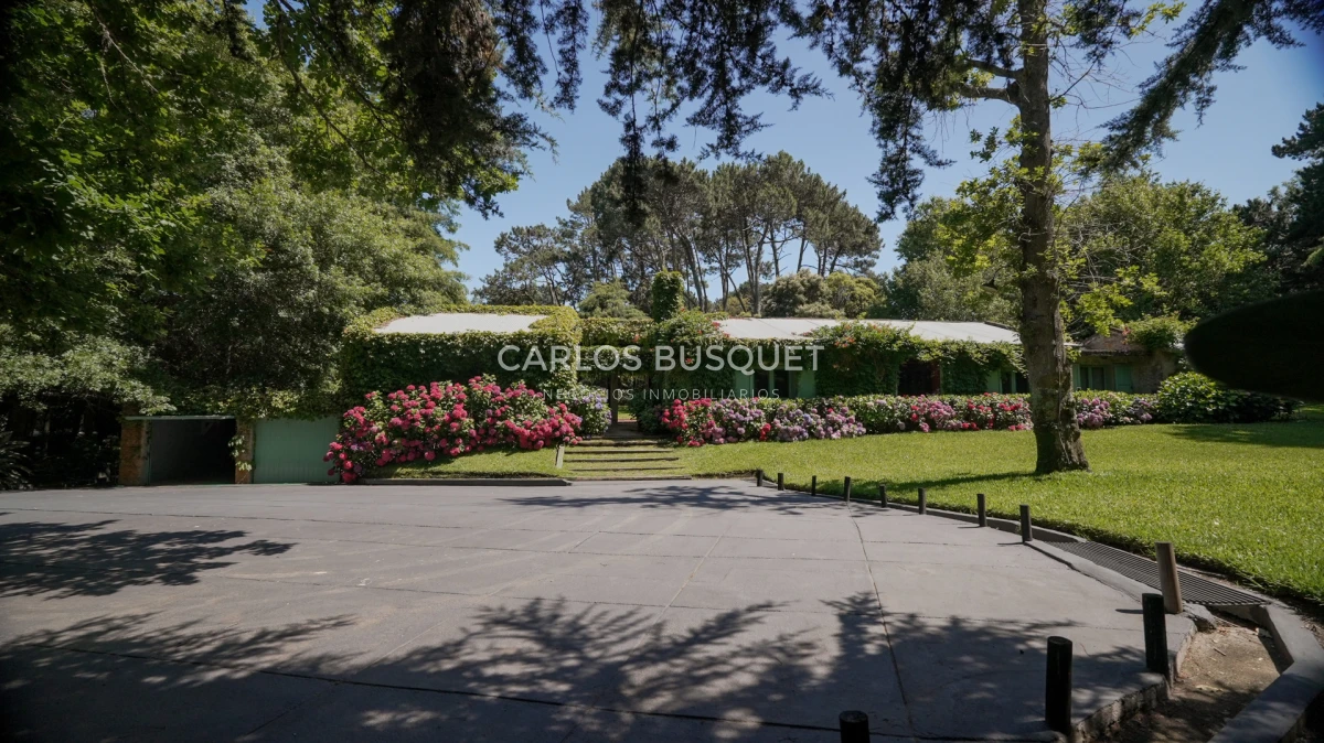 Casa ID.1311 - Venta casa de 5 dormitorios en barrio Golf, Punta del Este