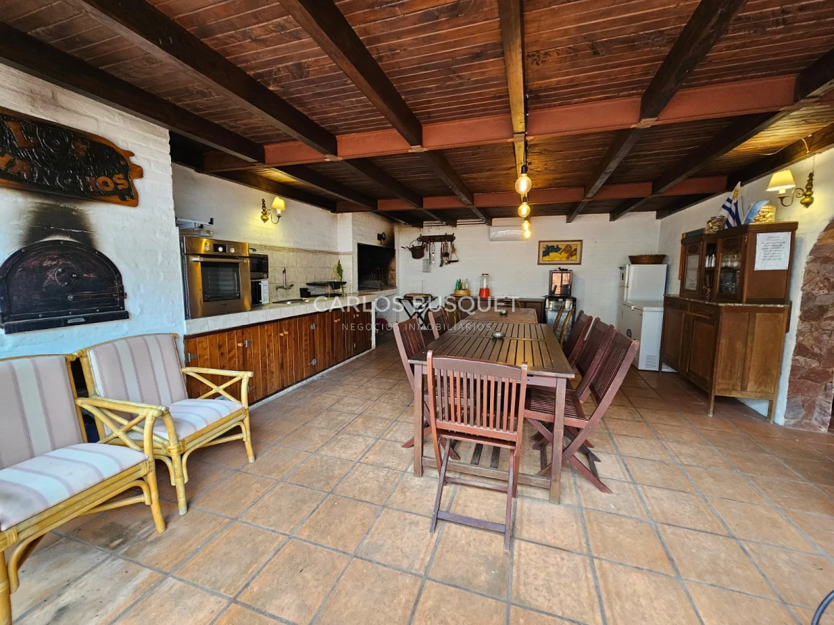 Casa ID.789 - Alquiler temporada casa de 5 dormitorios en playa Mansa.