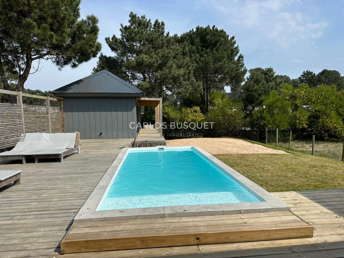 Casa ID.1374 - Alquiler de casa de 4 dormitorios en Pinar del Faro Jose Ignacio.