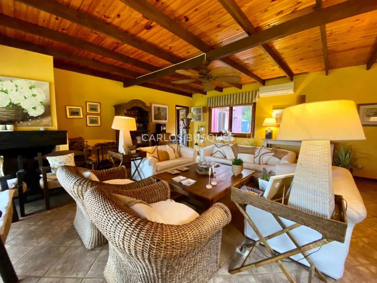 Casa ID.399 - Venta Chacra de 5 hectáreas con casa de 6 dormitorios, en Camino Medellin