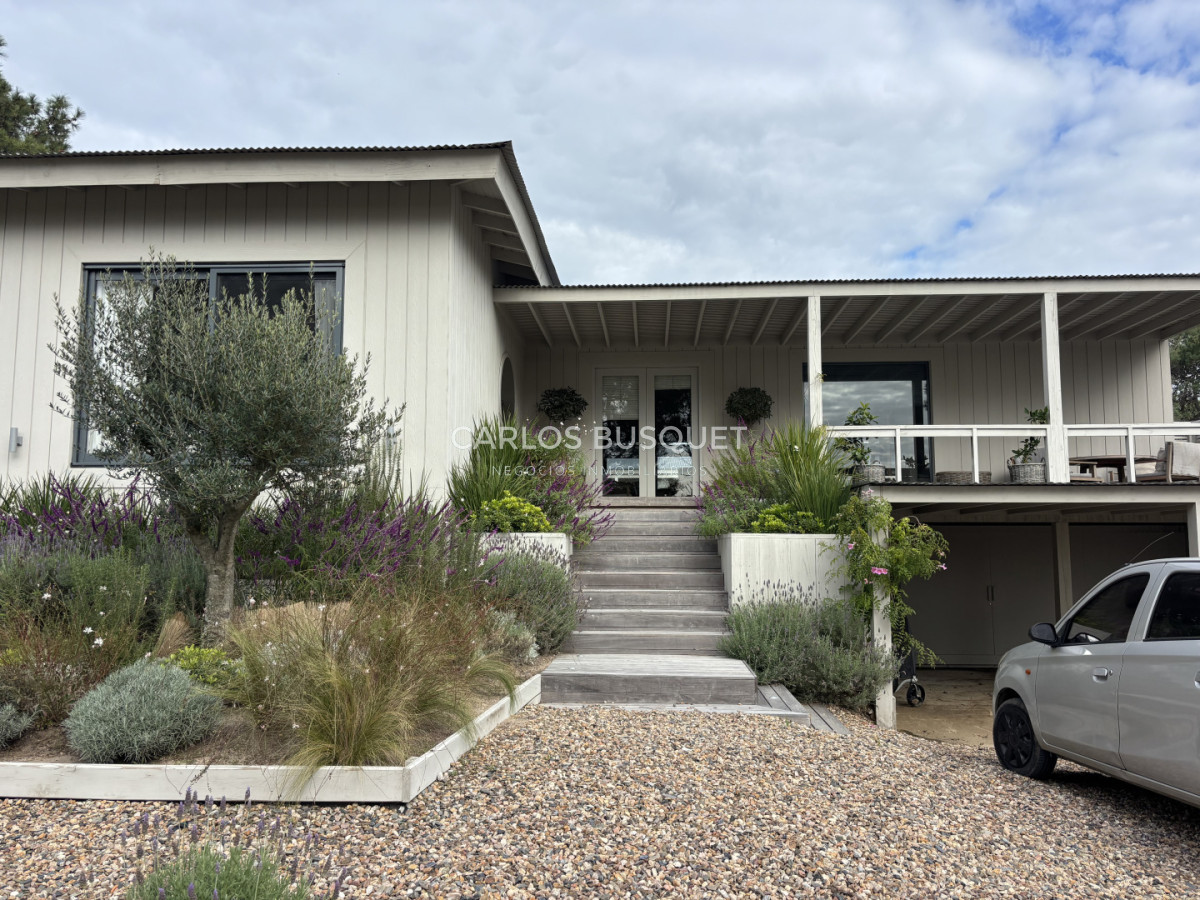 Casa ID.1655 - Casa en venta de 5 dormitorios en suite en Pinar del Faro, José Ignacio