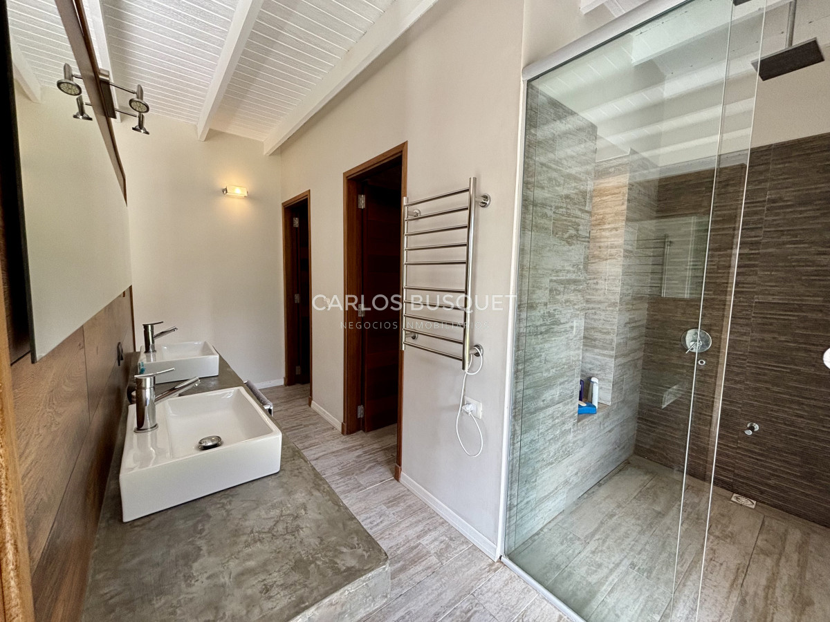 Casa ID.1033 - Casa en venta de 6 dormitorios en Jose Ignacio, Pinar del Faro