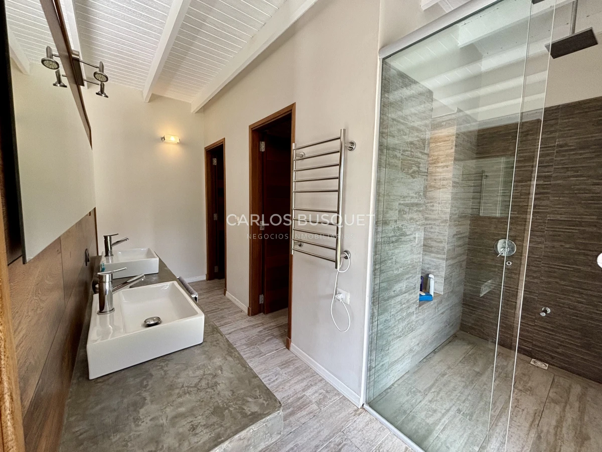 Casa ID.1033 - Casa en venta de 6 dormitorios en Jose Ignacio, Pinar del Faro