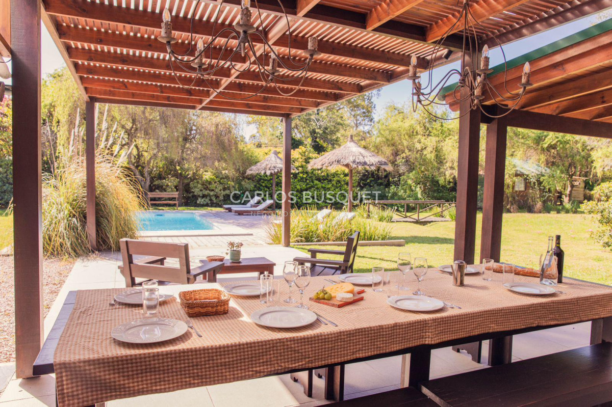 Casa ID.1317 - Espectacular casa estilo chacra en la barra en alquiler temporal 5 dormitorios